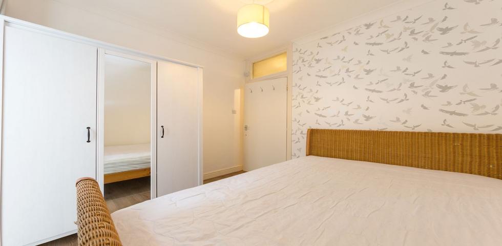			PRIVATE GARDEN, 3 Bedroom, 1 bath, 1 reception Flat			 North End Road , GOLDERS GREEN